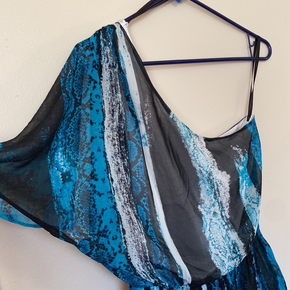 One shoulder Ruffle Top - Picture 3 of 5